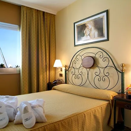 Готель Port 4*