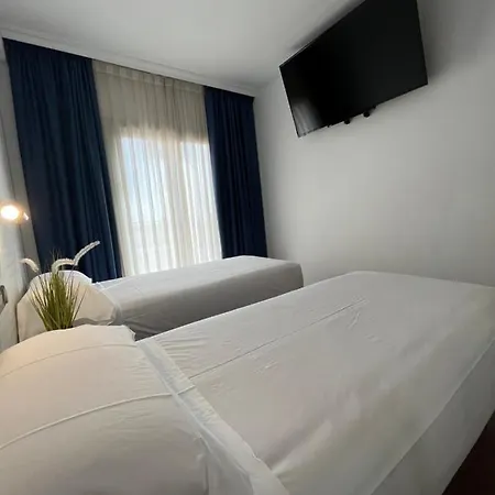 מלון Port סיטגס