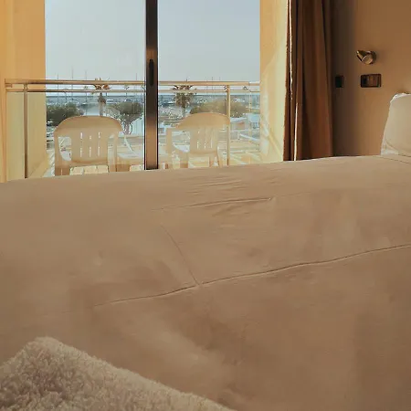 Port מלון סיטגס